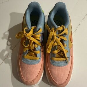 Nike Air Sneakers
Never worn
Size 5.5 youth 
Multicolor